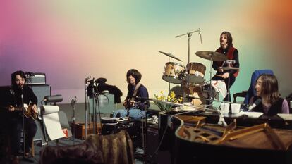 Paul McCartney, George Harrison, Ringo Starr y John Lennon, en enero de 1969, una fotografía de Linda McCartney durante las sesiones de 'Let It Be', en el documental 'Get Back'.