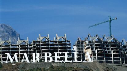 Durante más de dos décadas, Marbella vivió en un continuo estado de construcción de viviendas que en su mayoría eran ilegales. |