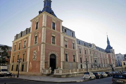 Aspecto actual de la fachada del edificio del Salón de Plenos, del siglo XVII, por donde se ampliará el Museo del Prado.