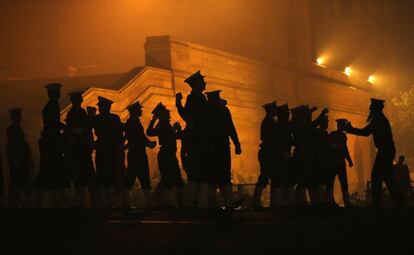 Soldados ensayan para el desfile del Día de la República en una fría mañana de invierno en Nueva Delhi (India), 10 de enero 2014.