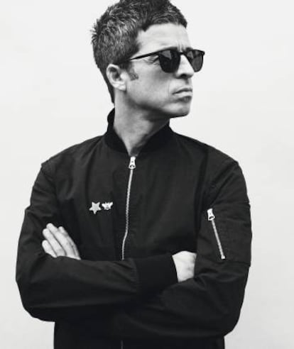 Noel Gallagher, fotografiado en exclusiva para ICON en Londres, mira hacia un lado y comprueba que no llega nadie capaz de arrebatarle el premio a última gran estrella del rock.