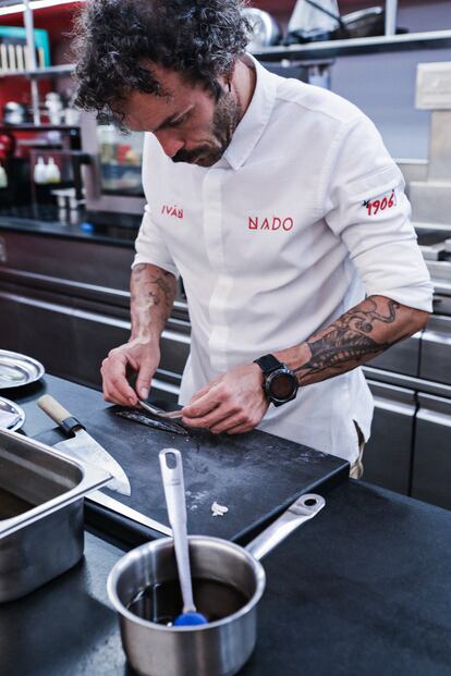 El chef Iván Domínguez en su restaurante NaDo en A Coruña