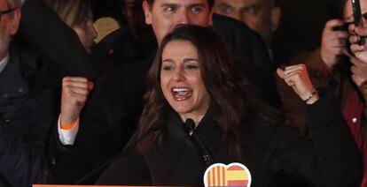 La líder de Ciudadanos en Cataluña, Inés Arrimadas, celebra los resultados electorales.