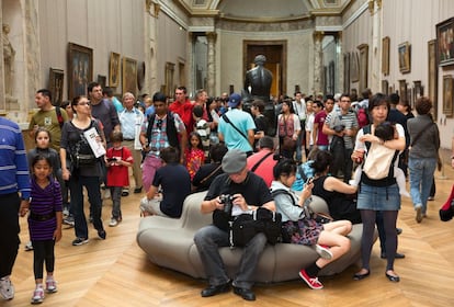 El Museo del Louvre, en París, gestiona 9,3 millones de visitantes al año. Francia es el país con más turistas del mundo: 83 millones de personas en 2013.