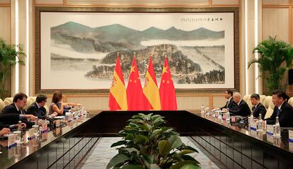 El presidente del Gobierno en funciones, Mariano Rajoy durante la reunión que ha mantenido con el presidente chino, Xi Jinping (d) en el marco de la cumbre del G20, el 5 de septiembre de 2016.