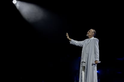 Bosé, en el Movistar Arena de Madrid.