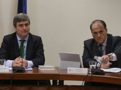 El presidente del CSD, Miguel Cardenal, y el presidente de la Liga, Javier Tebas. 