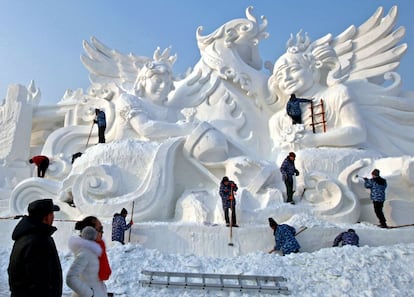 Últimos preparativos para la Exposición Internacional de Escultura de Arte de Nieve, en Harbin (China).