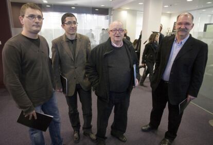 De izquierda a derecha, Aduriz; el director del Basque Culinary Center, Joxe Mari Aizega, y los también cocineros Juan Mari Arzak y Pedro Subijana, ayer en la presentación de los Diálogos de cocina donostiarras.