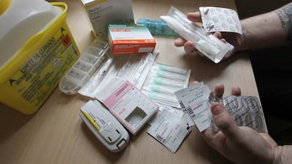 A man shows the opioid drugs he uses.