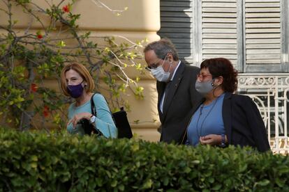 El expresidente de la Generalitat, Quim Tora, con la expresidenta del Parlament, Carme Forcadell y la exconsellera Dolors Bassa.