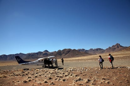 Una excursión en avioneta descubre las verdaderas dimensiones de uno de los desiertos más antiguos del mundo.