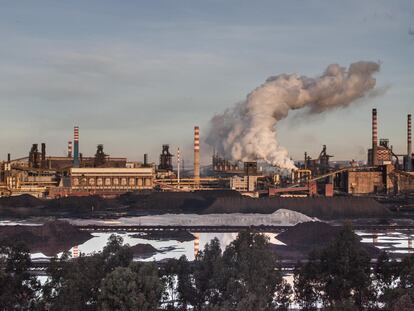 La fábrica de acero de Taranto, en pleno funcionamiento.