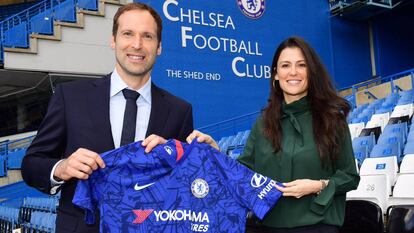 Petr Cech junto a Marina Granovskaia.