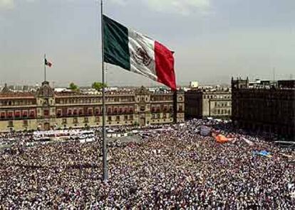 Multitudinaria concentración zapatista, en marzo de 2001, en la plaza del Zócalo de la capital mexicana.