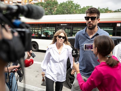 Gerard Piqué y Clara Chía, a su llegada este miércoles a la Ciudad de la Justicia, en Barcelona.