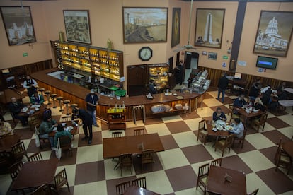 El Café La Habana, famoso por ser el lugar en donde supuestamente Fidel Castro y el Che Guevara planearon la Revolución Cubana.