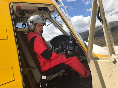 Este piloto es Ciro Muñoz, de la Brigada Helitransportada de la Comunidad de Madrid con sede en Bustarviejo, quien ha explicado el suceso. "Nos sentimos muy orgullosos de salvar a esta manada de caballos", ha añadido.