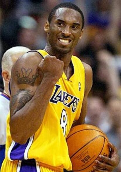 Kobe Bryant celebra la victoria de los Lakers.