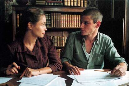 Emmanuelle Béart y Gaspard Ulliel, en <i>Strayed.<i>