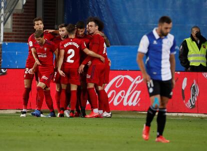 Los jugadores de Osasuna celebran el gol de David García