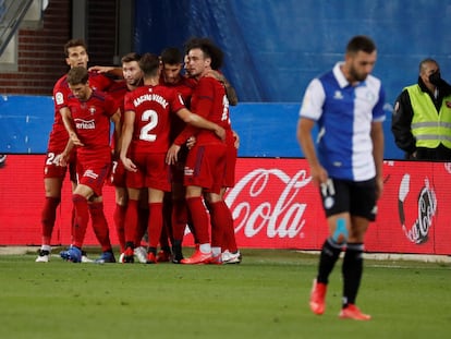 Los jugadores de Osasuna celebran el gol de David García