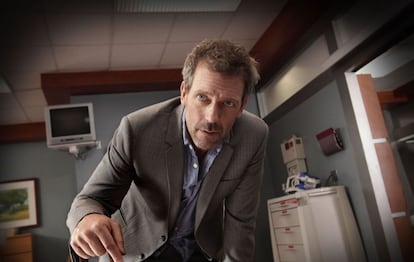 Laurie, en el papel del doctor House.