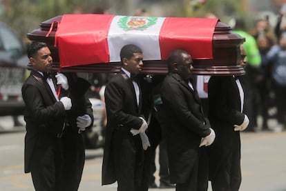 El funeral de Alberto Fujimori en Perú, en imágenes | Fotos | EL PAÍS América