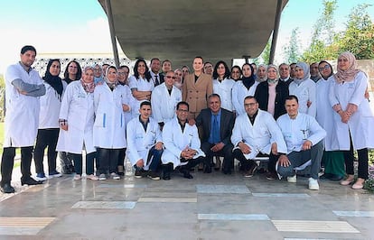 La princesa Lalla Salma en su visita al centro oncológico de Beni Mellal, en abril.
