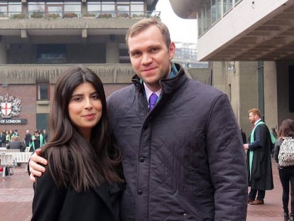 Matthew Hedges y su esposa, Daniela Tejada, en una foto tomada en Londres en 2017. 