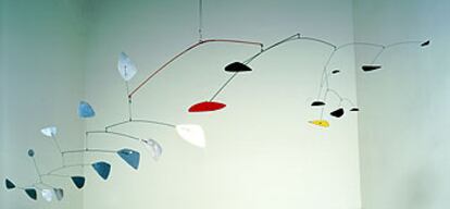 &#39;El móvil de Otto&#39; (&#39;Otto&#39;s Mobile&#39;), 1952, de Calder. Beyeler Foundation, Basilea.

&#39;Cuerda floja&#39; (&#39;Tightrope&#39;), 1936, de Calder.