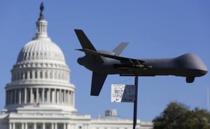 Prototipo de un &#039;drone&#039; en una protesta frente al Capitolio. REUTERS