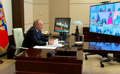 Putin, durante una videoconferencia, en una imagen del día 16 de la presidencia rusa.