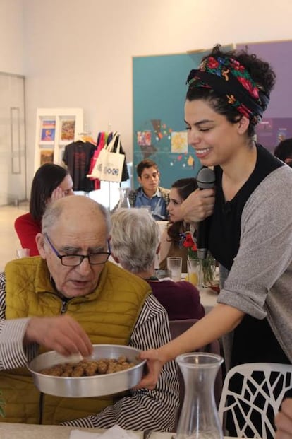 Una comida de la Palestine Hosting Society