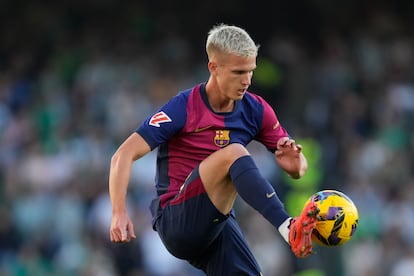 Dani Olmo, durante un partido ante el Sevilla celebrado en el estadio Benito Villamarn, el 7 de diciembre de 2024. 