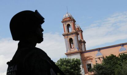 Un policía federal en Iguala, Guerrero (México).