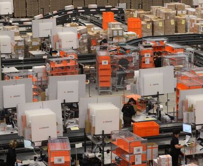 Empleados de Zalando en uno de los centros de distribución alemanes.