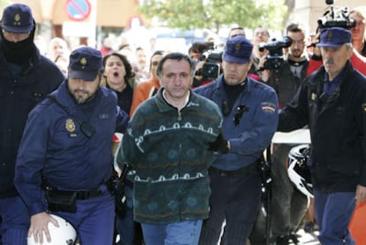 Santiago del Valle, asesino de la niña Mari Luz Cortés, en los juzgados de Sevilla, en 2008.