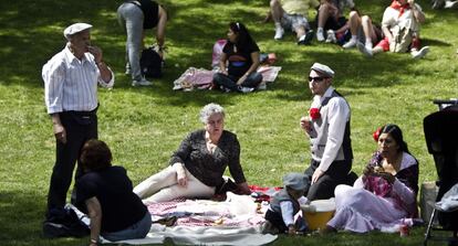 Ambiente en la Pradera de San Isidro en el día de la fiesta del santo patrón de Madrid.