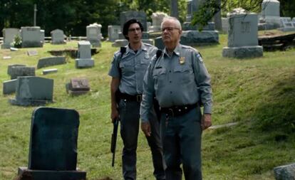 Adam Driver y Bill Murray, en 'Los muertos no mueren'.