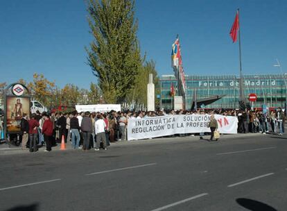 Protesta a las puertas de SIMO