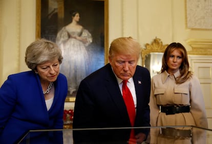 La primera ministra Theresa May, el presidente de los Estados Unidos Donald Trump y la primera dama Melania Trump realizan una visita en la residencia oficial de la primera minisitra.