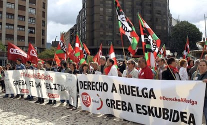 Concentración convocada en respuesta a la ofensiva penal contra el derecho a huelga y la libertad sindical.