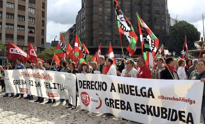 Concentración convocada en respuesta a la ofensiva penal contra el derecho a huelga y la libertad sindical. 