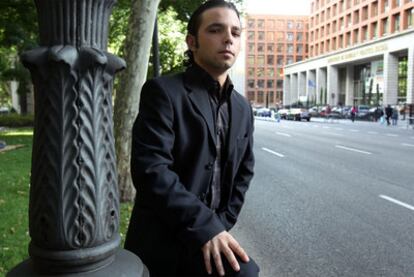 Santiago Jiménez (24 años) se cayó en una obra sin red de protección y sufre secuelas.