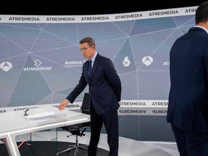 Feijóo y Sánchez, antes del debate este lunes en los estudios de Atresmedia.