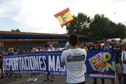  Manifestación de ultraderecha en Alcalá de Henares este sábado.