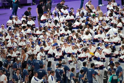 La delegación americana desfila en el Estadio de Francia.