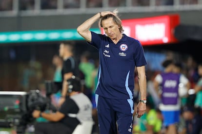 Ricardo Gareca durante el partido de las eliminatorias sudamericanas para el Mundial de 2026 entre Paraguay y Chile, este jueves.