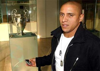 Roberto Carlos, ayer, en la sede de la UEFA en la ciudad suiza de Nyón.